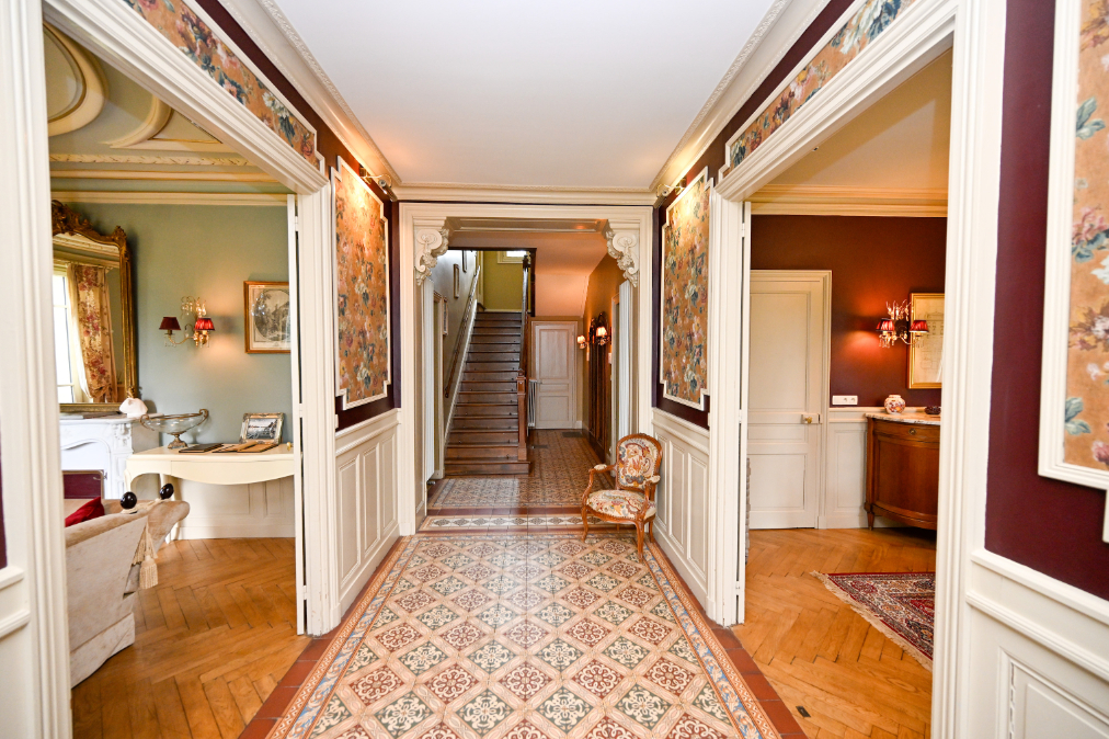 Hall_1.jpg